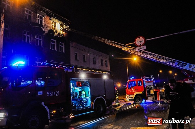 Zdjęcie w galerii na portalu naszraciborz.pl: Wybuch butli z gazem zdemolował mieszkanie przy Rybnickiej. Na szczęście nikt nie zginął. Mieszkańcy kamienicy ewakuowani! wiadomości z regionu