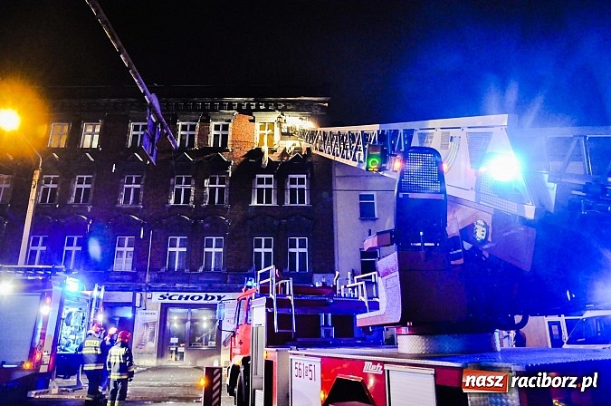 Zdjęcie w galerii na portalu naszraciborz.pl: Wybuch butli z gazem zdemolował mieszkanie przy Rybnickiej. Na szczęście nikt nie zginął. Mieszkańcy kamienicy ewakuowani! wiadomości z regionu