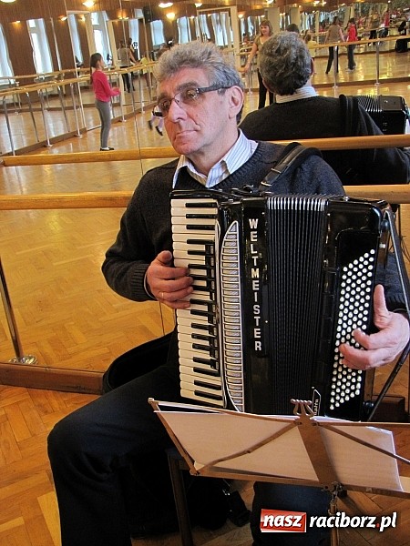 Zdjęcie w galerii na portalu naszraciborz.pl: Jak w Strzesze dzieci goniły zajączka. Warsztaty folklorystyczne RCK wiadomości z regionu