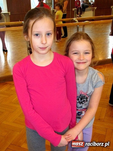 Zdjęcie w galerii na portalu naszraciborz.pl: Jak w Strzesze dzieci goniły zajączka. Warsztaty folklorystyczne RCK wiadomości z regionu