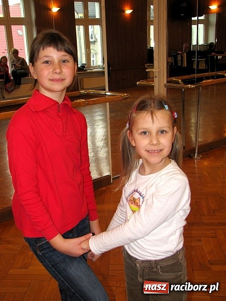 Zdjęcie w galerii na portalu naszraciborz.pl: Jak w Strzesze dzieci goniły zajączka. Warsztaty folklorystyczne RCK wiadomości z regionu