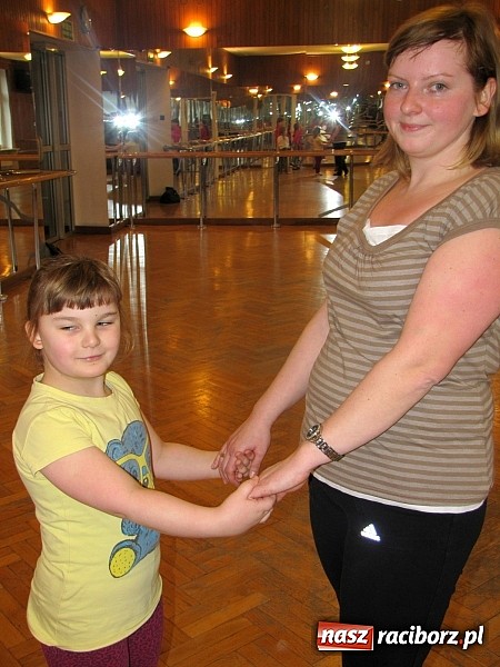 Zdjęcie w galerii na portalu naszraciborz.pl: Jak w Strzesze dzieci goniły zajączka. Warsztaty folklorystyczne RCK wiadomości z regionu