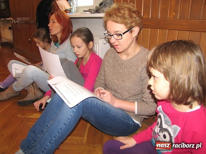 Zdjęcie w galerii na portalu naszraciborz.pl: Jak w Strzesze dzieci goniły zajączka. Warsztaty folklorystyczne RCK wiadomości z regionu