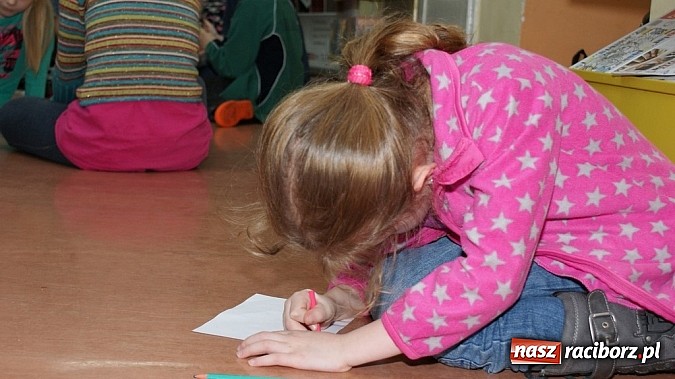 Zdjęcie w galerii na portalu naszraciborz.pl: Plik i Folder w bibliotece wiadomości z regionu