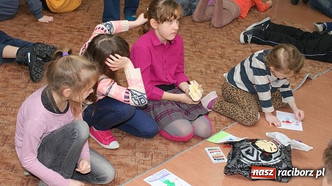 Zdjęcie w galerii na portalu naszraciborz.pl: Plik i Folder w bibliotece wiadomości z regionu