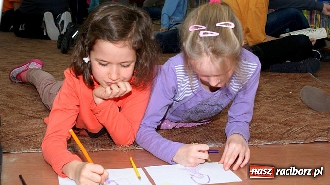 Zdjęcie w galerii na portalu naszraciborz.pl: Plik i Folder w bibliotece wiadomości z regionu