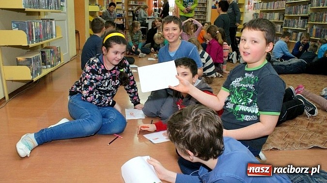 Zdjęcie w galerii na portalu naszraciborz.pl: Plik i Folder w bibliotece wiadomości z regionu
