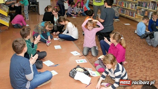 Zdjęcie w galerii na portalu naszraciborz.pl: Plik i Folder w bibliotece wiadomości z regionu