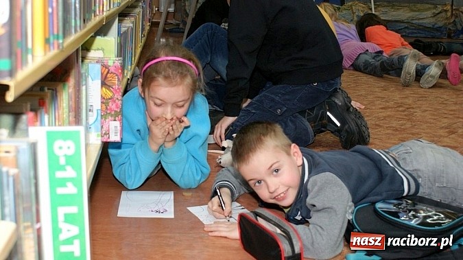 Zdjęcie w galerii na portalu naszraciborz.pl: Plik i Folder w bibliotece wiadomości z regionu