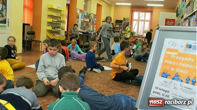 Zdjęcie w galerii na portalu naszraciborz.pl: Plik i Folder w bibliotece wiadomości z regionu