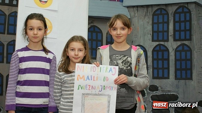 Zdjęcie w galerii na portalu naszraciborz.pl: Plik i Folder w bibliotece wiadomości z regionu