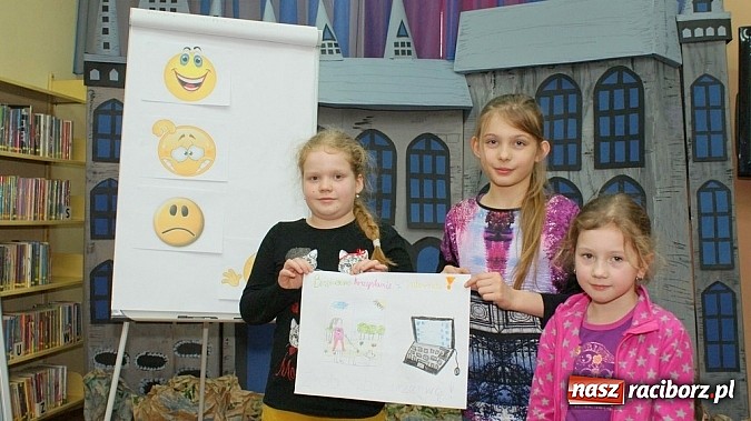 Zdjęcie w galerii na portalu naszraciborz.pl: Plik i Folder w bibliotece wiadomości z regionu