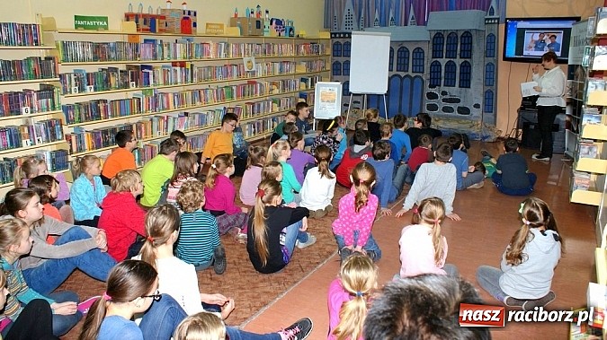 Zdjęcie w galerii na portalu naszraciborz.pl: Plik i Folder w bibliotece wiadomości z regionu