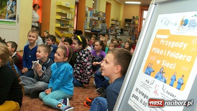 Zdjęcie w galerii na portalu naszraciborz.pl: Plik i Folder w bibliotece wiadomości z regionu