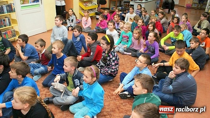 Zdjęcie w galerii na portalu naszraciborz.pl: Plik i Folder w bibliotece wiadomości z regionu