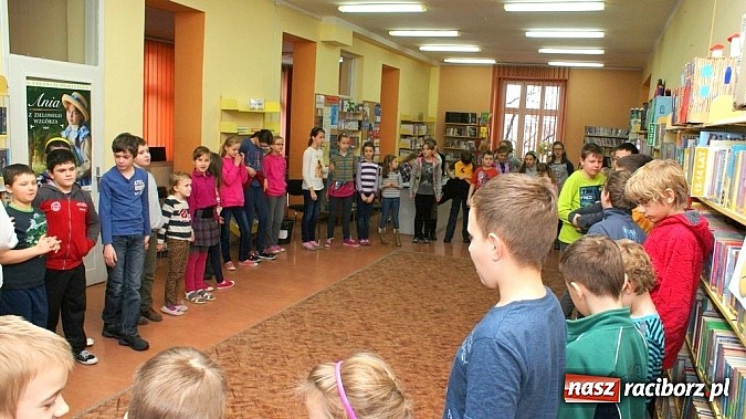 Zdjęcie w galerii na portalu naszraciborz.pl: Plik i Folder w bibliotece wiadomości z regionu