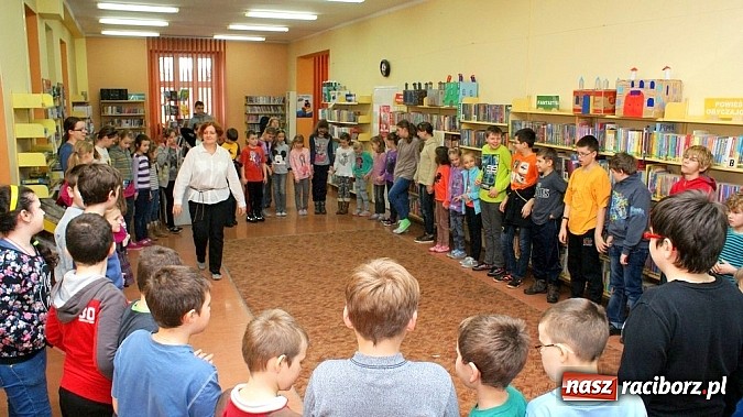 Zdjęcie w galerii na portalu naszraciborz.pl: Plik i Folder w bibliotece wiadomości z regionu