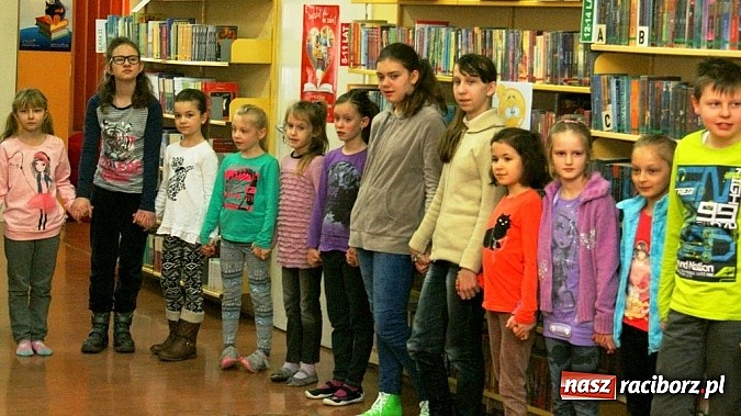 Zdjęcie w galerii na portalu naszraciborz.pl: Plik i Folder w bibliotece wiadomości z regionu