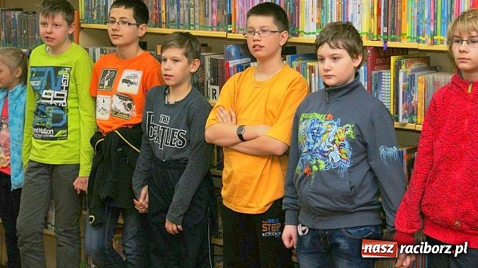 Zdjęcie w galerii na portalu naszraciborz.pl: Plik i Folder w bibliotece wiadomości z regionu