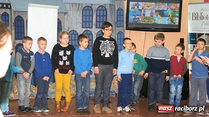 Zdjęcie w galerii na portalu naszraciborz.pl: Plik i Folder w bibliotece wiadomości z regionu