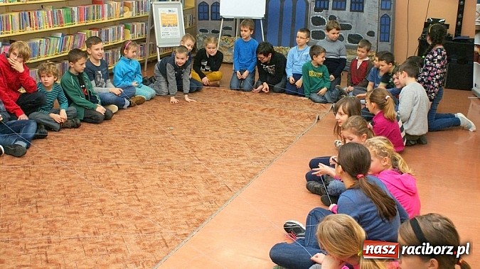 Zdjęcie w galerii na portalu naszraciborz.pl: Plik i Folder w bibliotece wiadomości z regionu