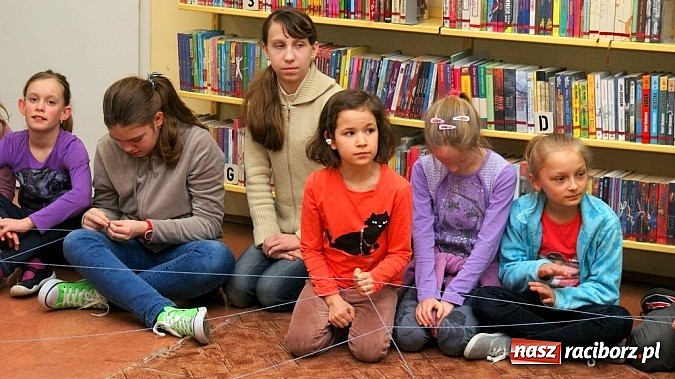 Zdjęcie w galerii na portalu naszraciborz.pl: Plik i Folder w bibliotece wiadomości z regionu