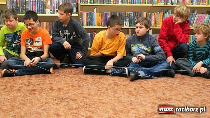 Zdjęcie w galerii na portalu naszraciborz.pl: Plik i Folder w bibliotece wiadomości z regionu