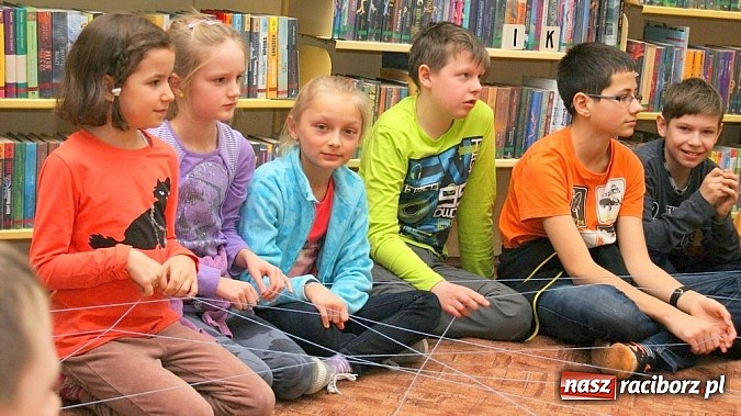 Zdjęcie w galerii na portalu naszraciborz.pl: Plik i Folder w bibliotece wiadomości z regionu