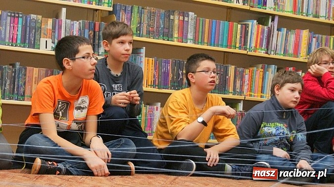 Zdjęcie w galerii na portalu naszraciborz.pl: Plik i Folder w bibliotece wiadomości z regionu