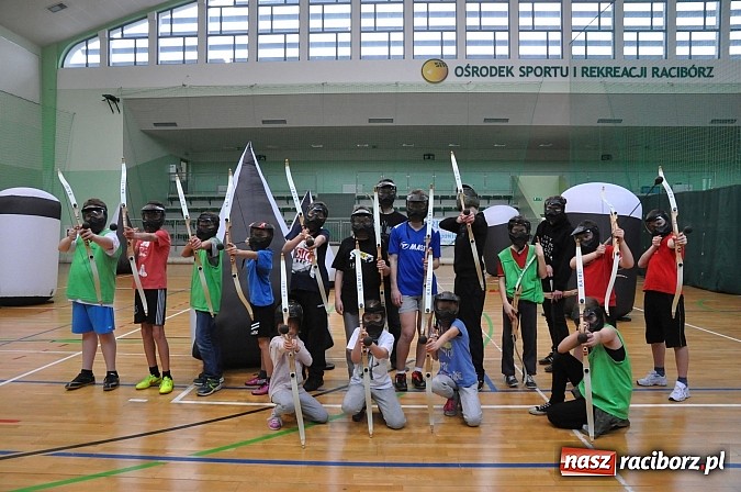 Zdjęcie w galerii na portalu naszraciborz.pl: Arena Rafako zamieniła się w teren bitwy łuczniczej wiadomości z regionu