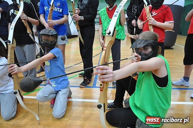 Zdjęcie w galerii na portalu naszraciborz.pl: Arena Rafako zamieniła się w teren bitwy łuczniczej wiadomości z regionu