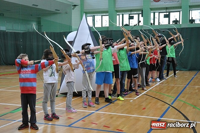 Zdjęcie w galerii na portalu naszraciborz.pl: Arena Rafako zamieniła się w teren bitwy łuczniczej wiadomości z regionu