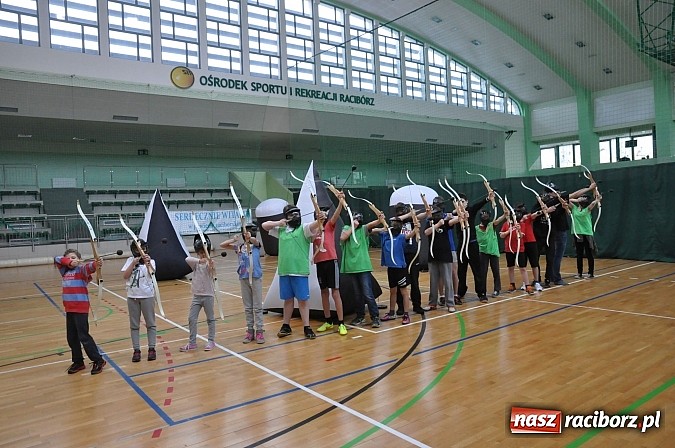 Zdjęcie w galerii na portalu naszraciborz.pl: Arena Rafako zamieniła się w teren bitwy łuczniczej wiadomości z regionu