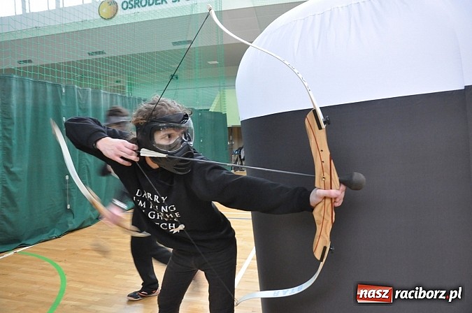 Zdjęcie w galerii na portalu naszraciborz.pl: Arena Rafako zamieniła się w teren bitwy łuczniczej wiadomości z regionu