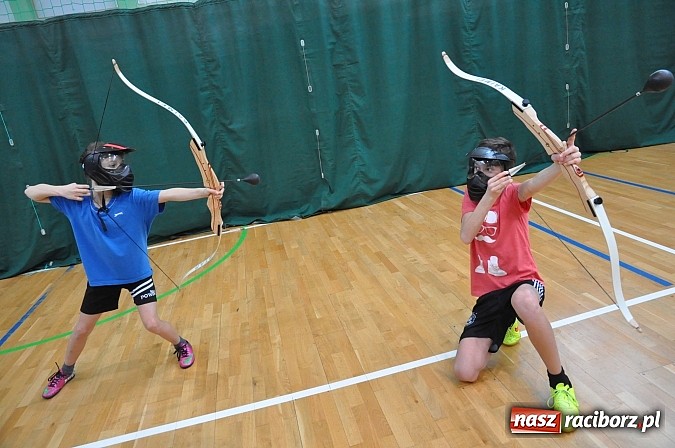 Zdjęcie w galerii na portalu naszraciborz.pl: Arena Rafako zamieniła się w teren bitwy łuczniczej wiadomości z regionu