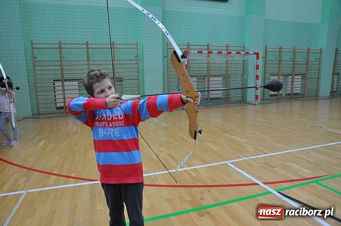 Zdjęcie w galerii na portalu naszraciborz.pl: Arena Rafako zamieniła się w teren bitwy łuczniczej wiadomości z regionu