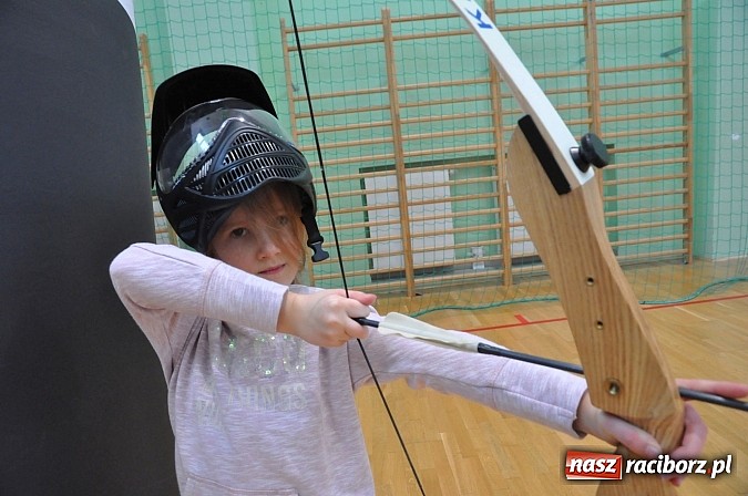 Zdjęcie w galerii na portalu naszraciborz.pl: Arena Rafako zamieniła się w teren bitwy łuczniczej wiadomości z regionu