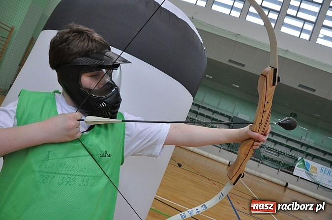 Zdjęcie w galerii na portalu naszraciborz.pl: Arena Rafako zamieniła się w teren bitwy łuczniczej wiadomości z regionu
