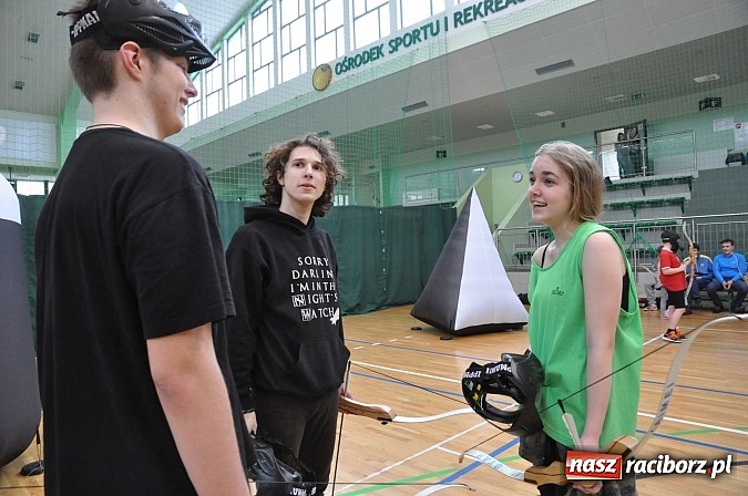 Zdjęcie w galerii na portalu naszraciborz.pl: Arena Rafako zamieniła się w teren bitwy łuczniczej wiadomości z regionu