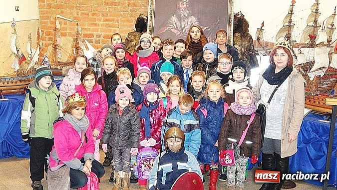 Zdjęcie w galerii na portalu naszraciborz.pl: Biwak i pokaz mody w ramach ferii ze świetlicą w Wojnowicach wiadomości z regionu