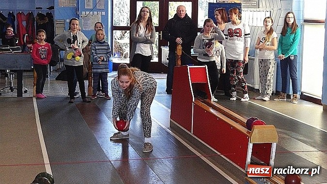 Zdjęcie w galerii na portalu naszraciborz.pl: Biwak i pokaz mody w ramach ferii ze świetlicą w Wojnowicach wiadomości z regionu