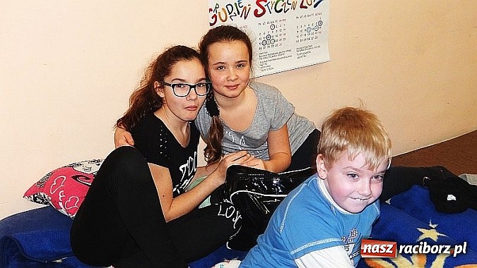 Zdjęcie w galerii na portalu naszraciborz.pl: Biwak i pokaz mody w ramach ferii ze świetlicą w Wojnowicach wiadomości z regionu