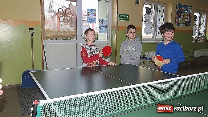 Zdjęcie w galerii na portalu naszraciborz.pl: Biwak i pokaz mody w ramach ferii ze świetlicą w Wojnowicach wiadomości z regionu