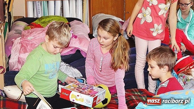Zdjęcie w galerii na portalu naszraciborz.pl: Biwak i pokaz mody w ramach ferii ze świetlicą w Wojnowicach wiadomości z regionu