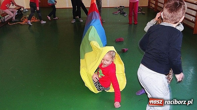 Zdjęcie w galerii na portalu naszraciborz.pl: Biwak i pokaz mody w ramach ferii ze świetlicą w Wojnowicach wiadomości z regionu