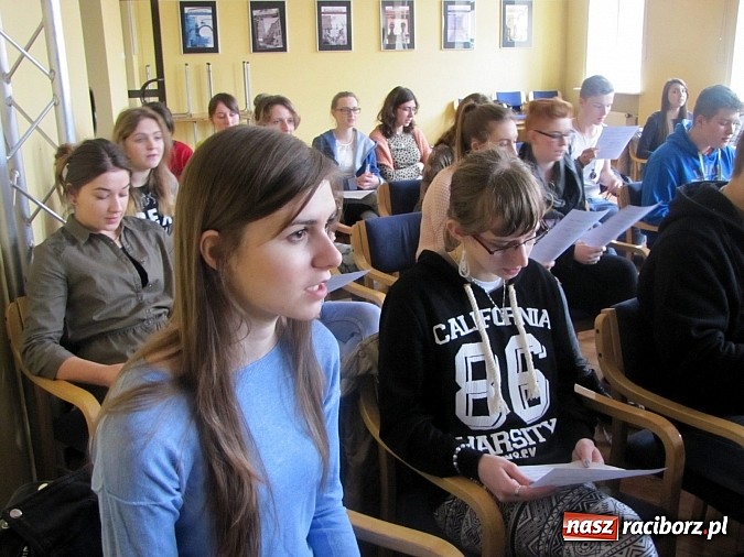 Zdjęcie w galerii na portalu naszraciborz.pl: Potęga muzyki w RCK. Ruszyły warsztaty wokalne z fenomenalnym instruktorem wiadomości z regionu