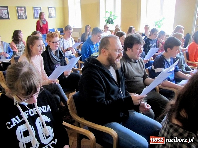 Zdjęcie w galerii na portalu naszraciborz.pl: Potęga muzyki w RCK. Ruszyły warsztaty wokalne z fenomenalnym instruktorem wiadomości z regionu