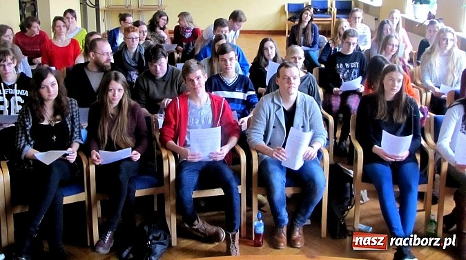 Zdjęcie w galerii na portalu naszraciborz.pl: Potęga muzyki w RCK. Ruszyły warsztaty wokalne z fenomenalnym instruktorem wiadomości z regionu