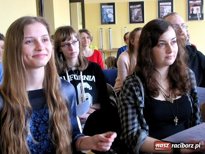 Zdjęcie w galerii na portalu naszraciborz.pl: Potęga muzyki w RCK. Ruszyły warsztaty wokalne z fenomenalnym instruktorem wiadomości z regionu