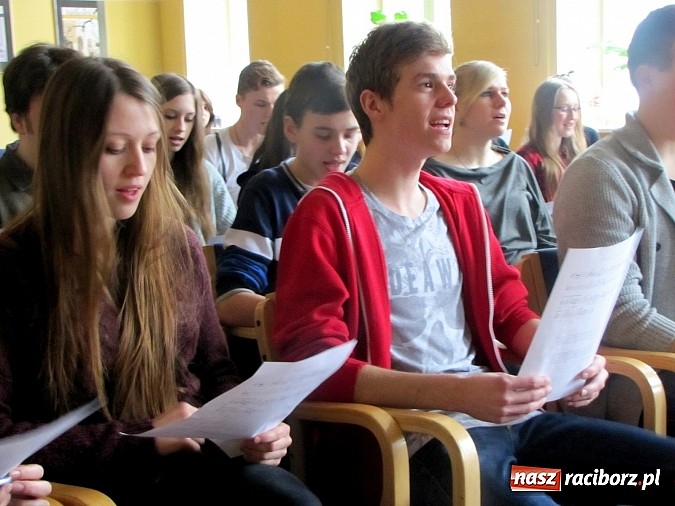 Zdjęcie w galerii na portalu naszraciborz.pl: Potęga muzyki w RCK. Ruszyły warsztaty wokalne z fenomenalnym instruktorem wiadomości z regionu